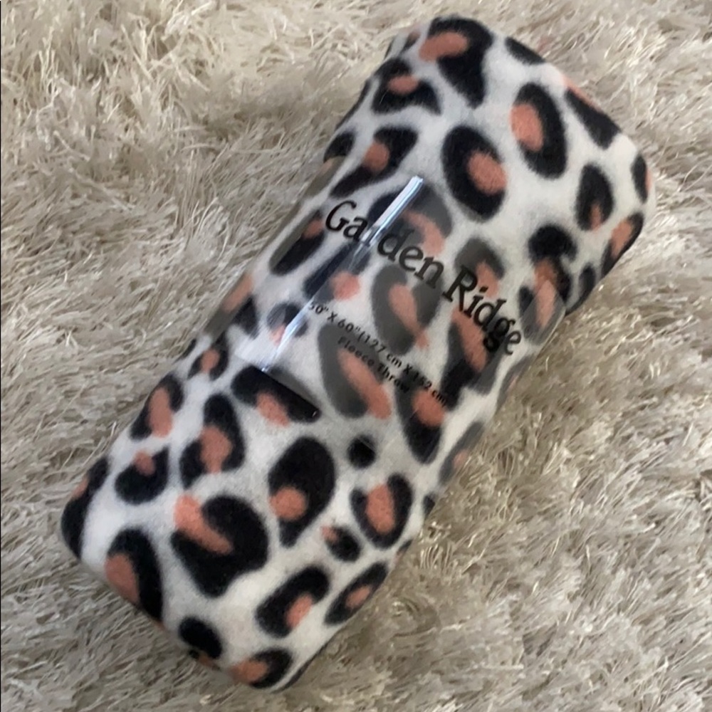 Cheetah Leopard White/Black/Pink Fleece Throw
